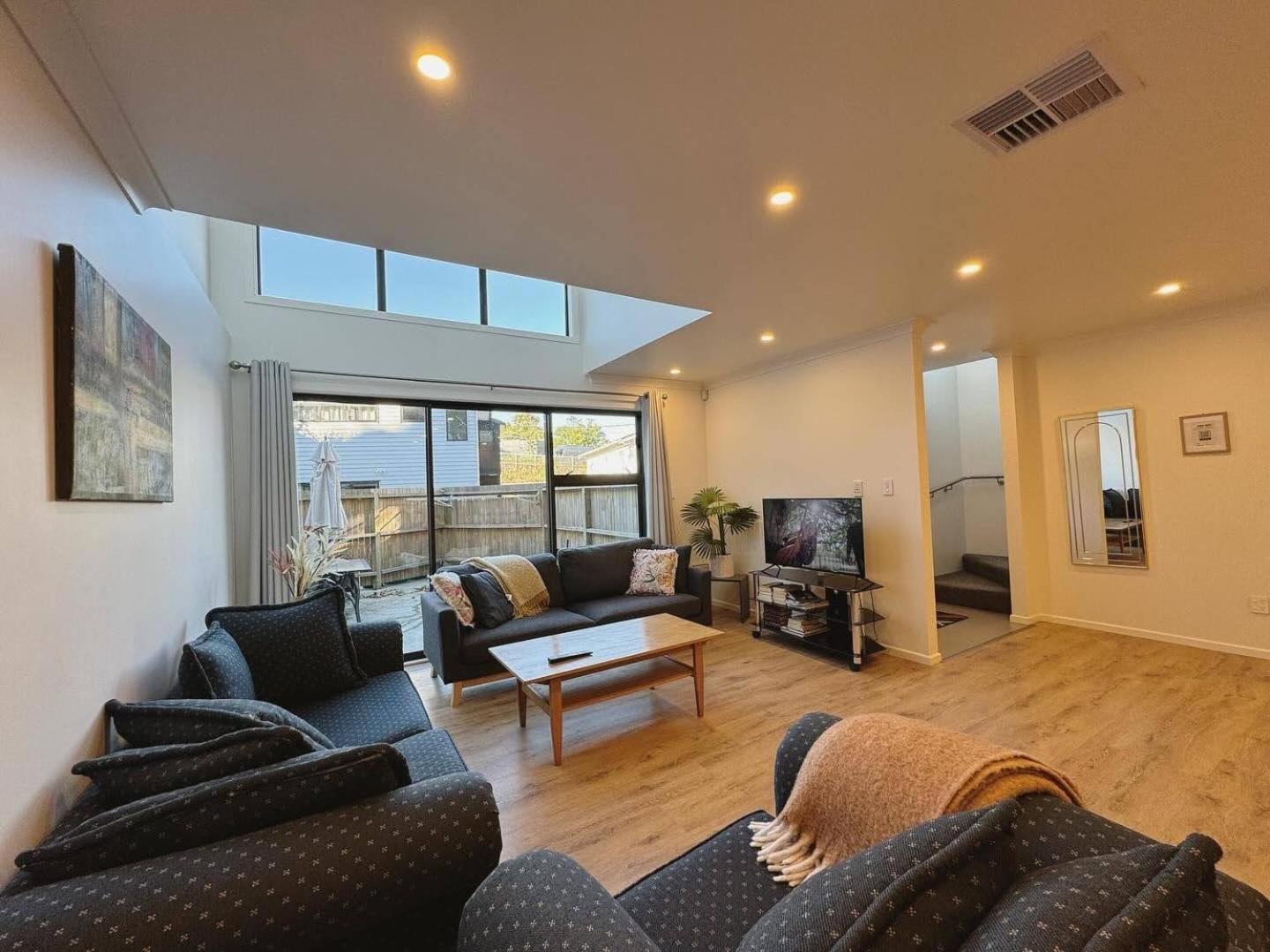 No Party Allowed, Entire Brand New 3 Bedroom Townhouse, Free Unlimited Fibre Wifi And Free Parking Wellington Exterior foto